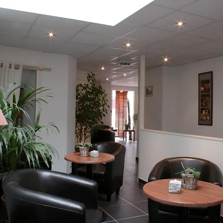 Du Cheval Blanc Hotel 2*