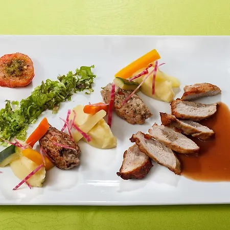 Du Cheval Blanc Hotel 2*
