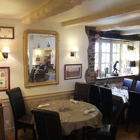 Du Cheval Blanc Hotel Baud